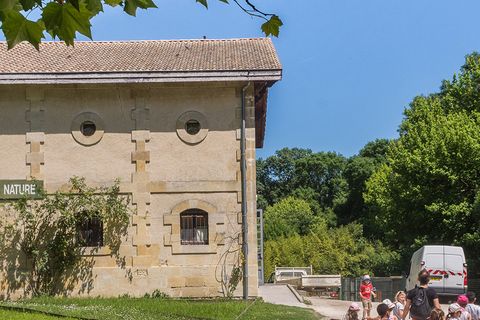 Vue extérieure de la Maison de la Nature à Gradignan.