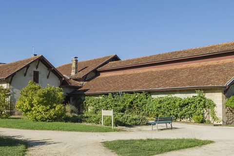 Vue extérieure de l'Écomusée de la Vigne et du Vin à Gradignan.