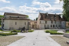 Vue du prieuré de Cayac et du pélerin.