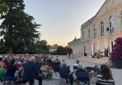 concert sur le perron de l'Hôtel de Ville